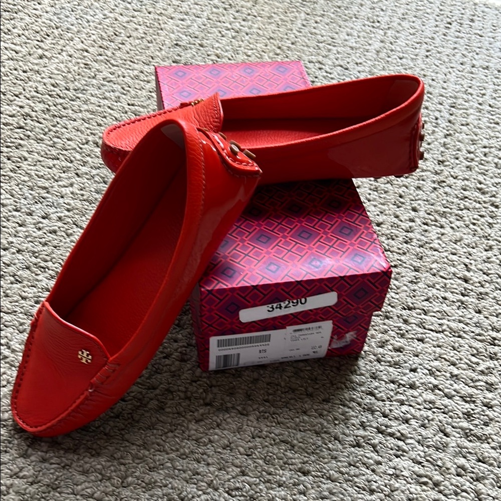 Tory Burch size 9 orange driving moccasin